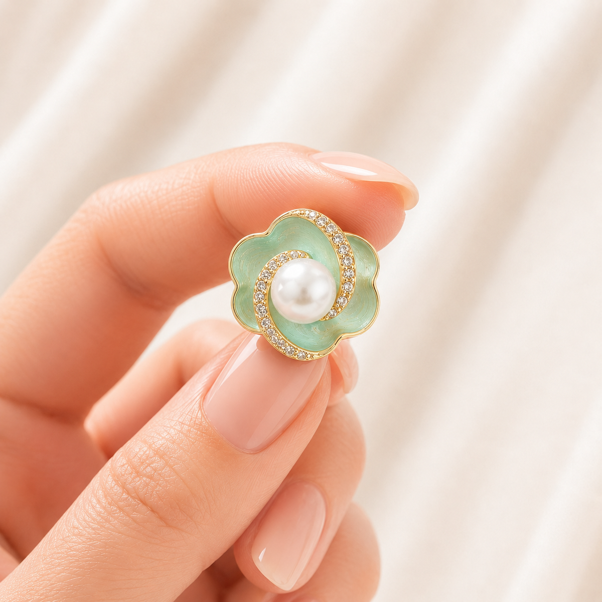 Pearl Shell Pearl Stud Earrings