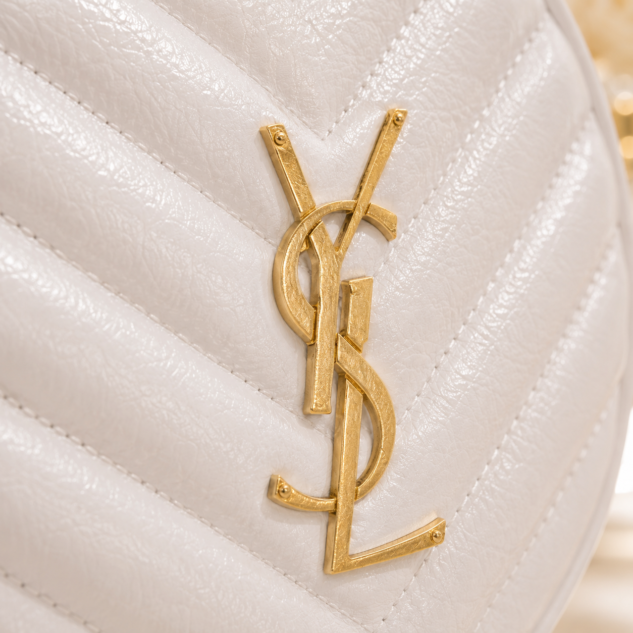 The Luna Round Quilted Bag Decor